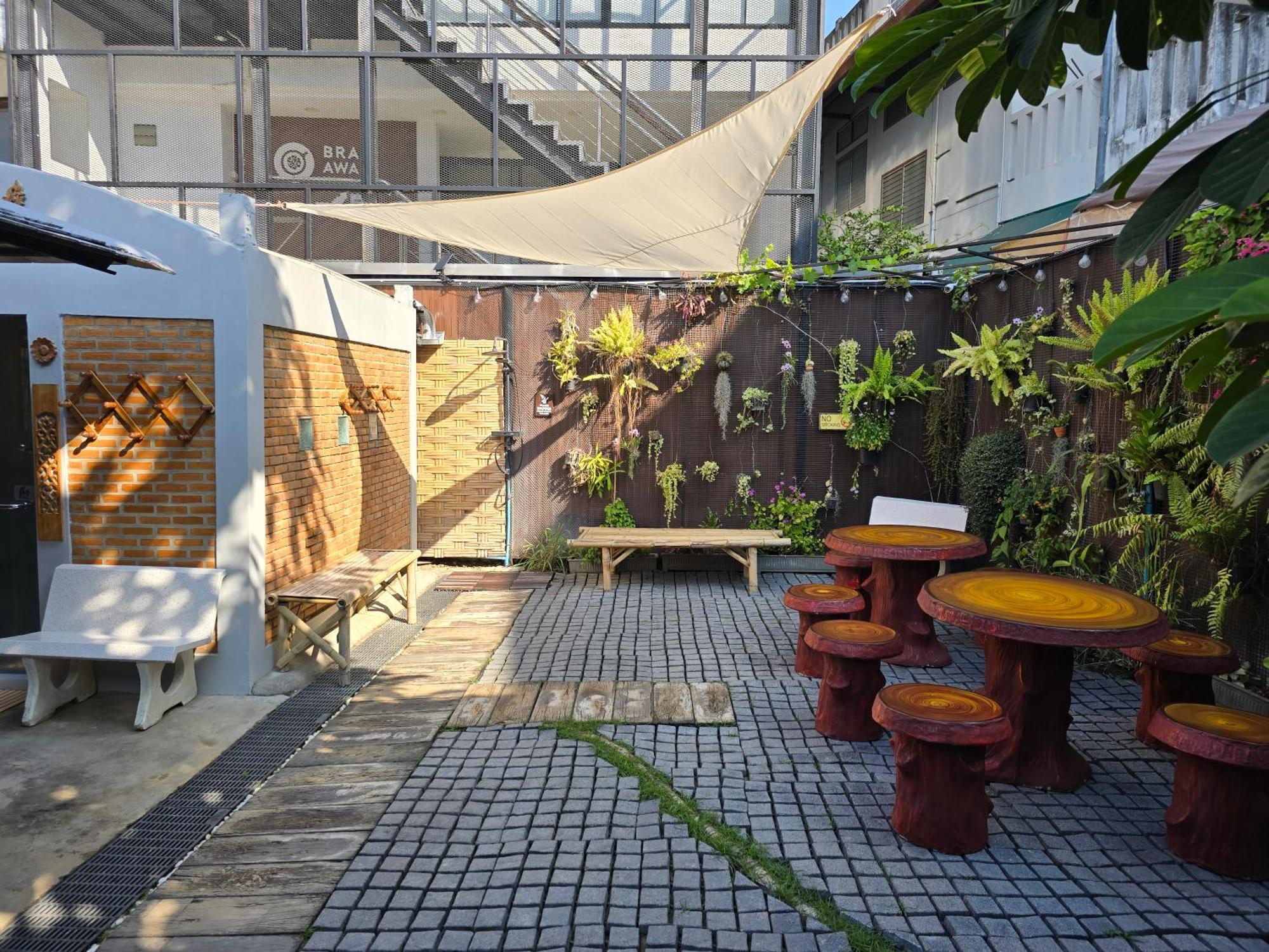 The Old City Rooms Chiang Mai Exterior photo